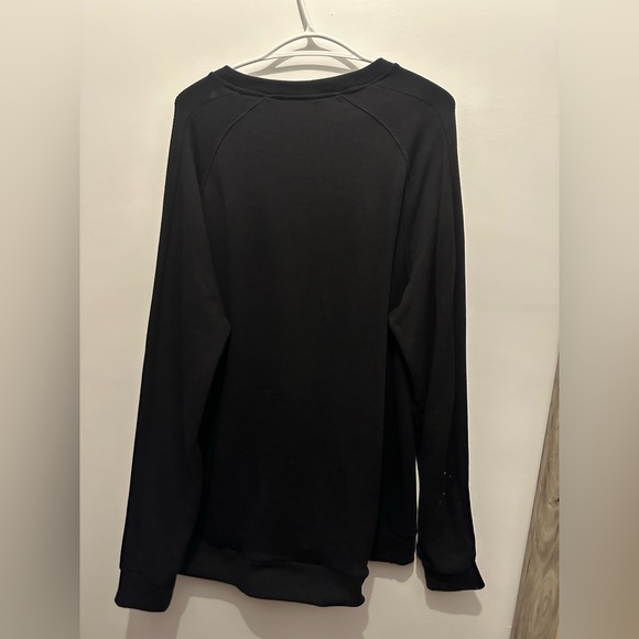 Shaquille O’Neal black crewneck sweater - Picture 2 of 3